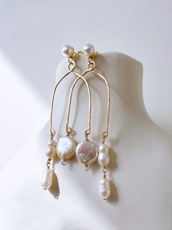 Arch Gold Pearl Earrings - Image 3