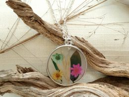 Pendant With Flowers - round