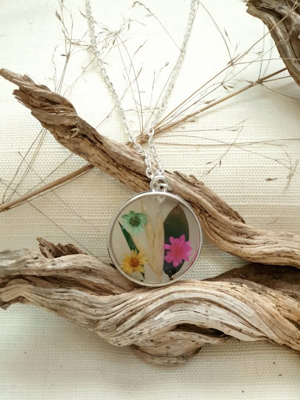 Pendant With Flowers - round
