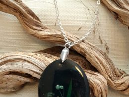 Pendant With Flowers - black