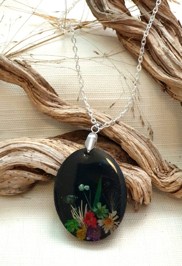 Pendant With Flowers - black