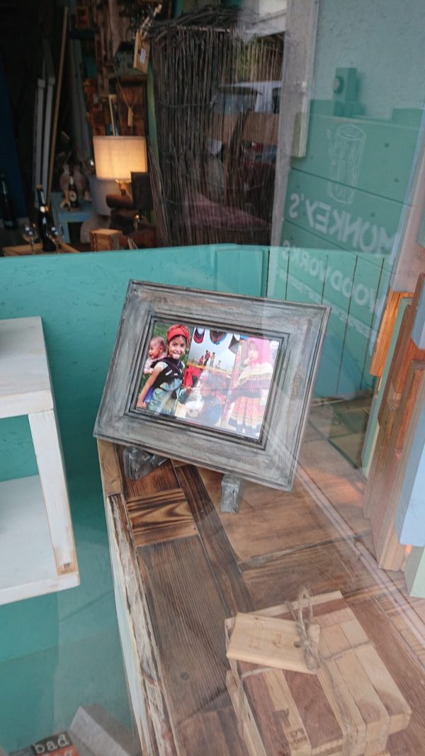 Rustic photo frame with own unique stand - Image 5