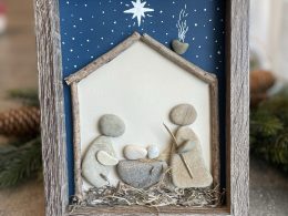 Christmas Themed Pebble Frame (Preorder)