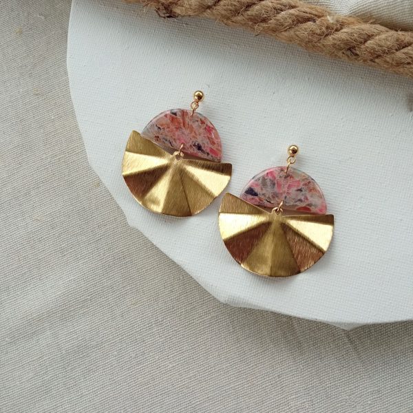 Marbled multicoloured and gold semi-circles polymer clay earrings - Image 8