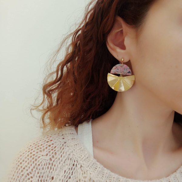 Marbled multicoloured and gold semi-circles polymer clay earrings - Image 4
