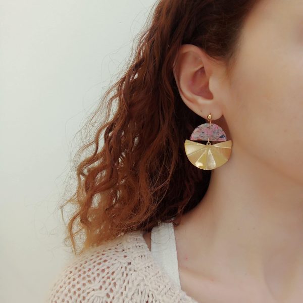 Marbled multicoloured and gold semi-circles polymer clay earrings - Image 5