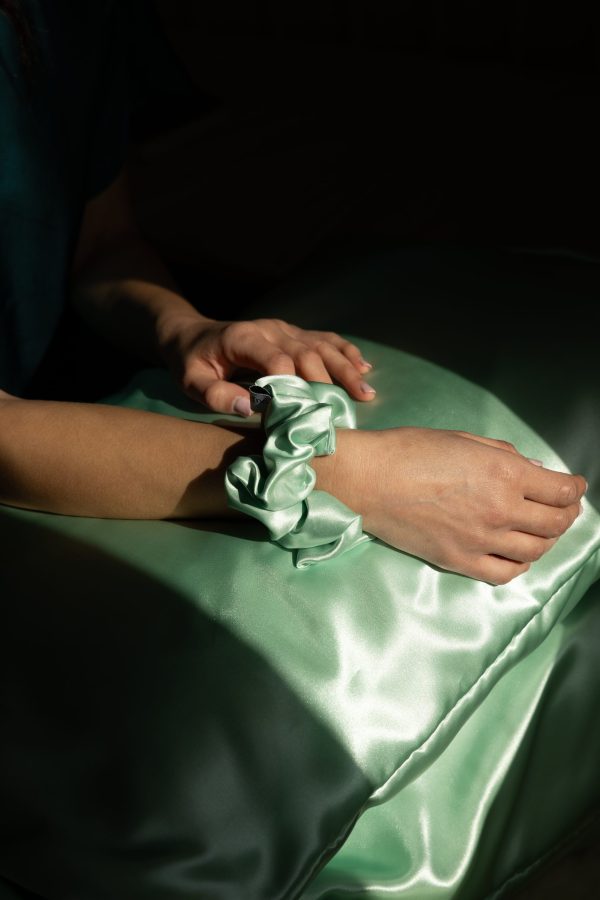 Satin Scrunchie - light green - Image 3