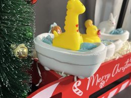 Bath bomb BATH WITH HARD FOAM AND TOY