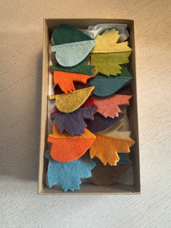 Charming Felt 'Leaf' Napkin Holders- Set of 12 - Image 2