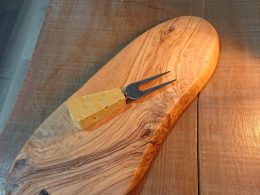 Olive wood serving board/platter