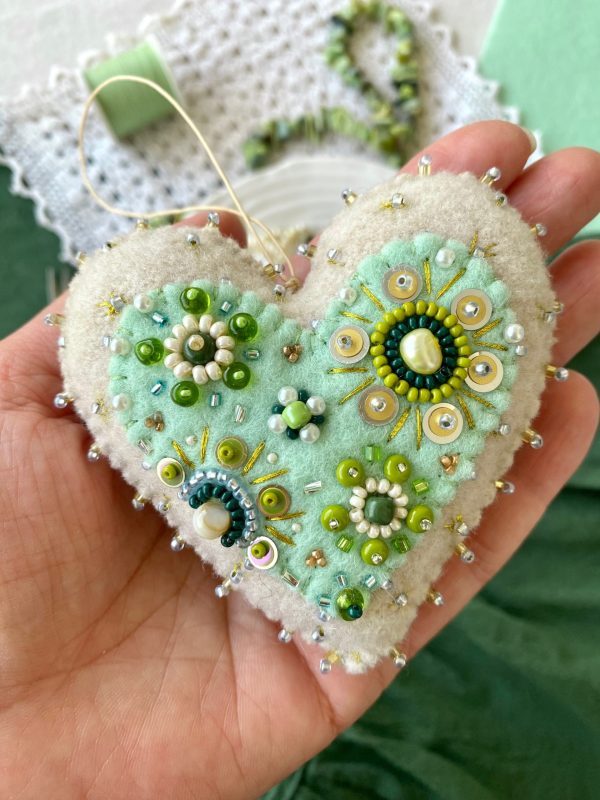Mint green heart ornament. Beaded Cyprus heart. - Image 3