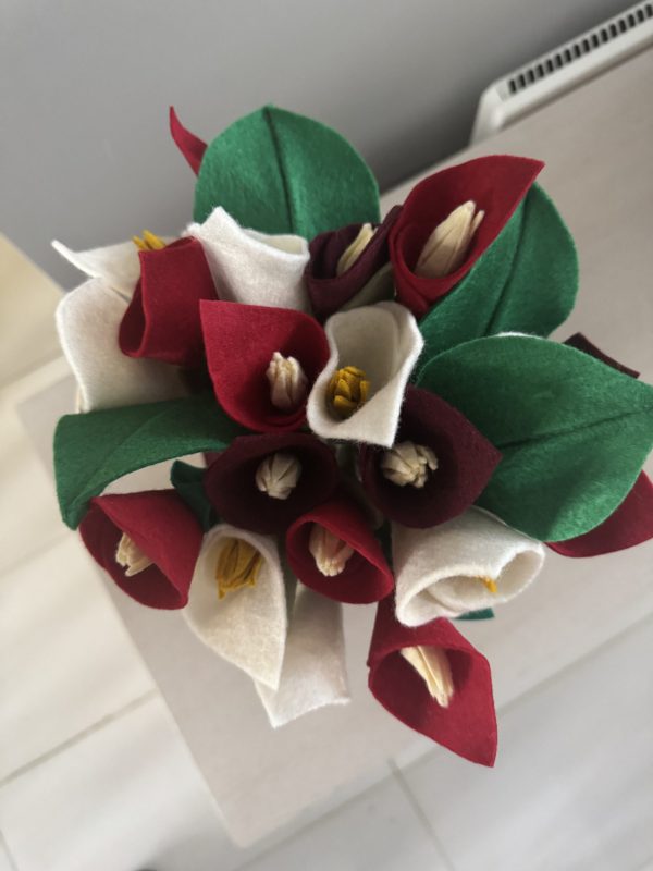 Stunning Felt Flower Bouquets – 10 Elegant Felt Lilies per Bouquet