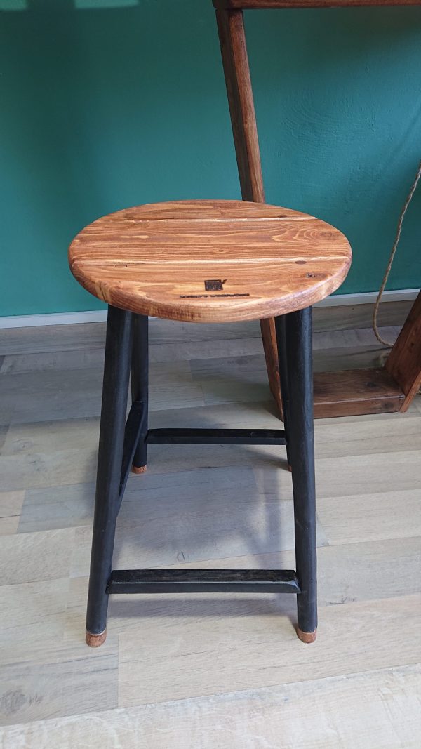 Beautiful pair of handmade stools - Image 9