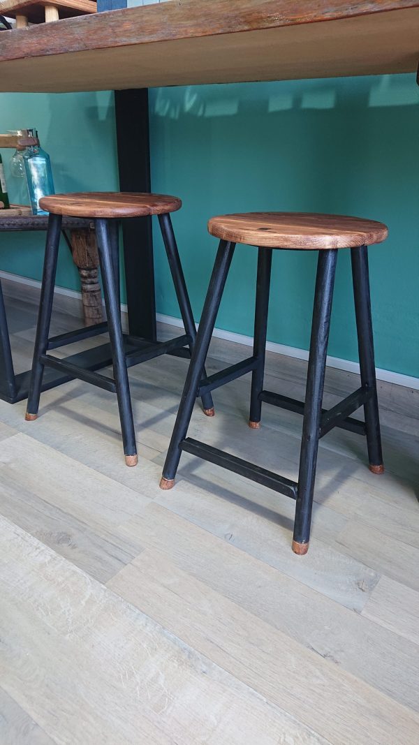 Beautiful pair of handmade stools - Image 4
