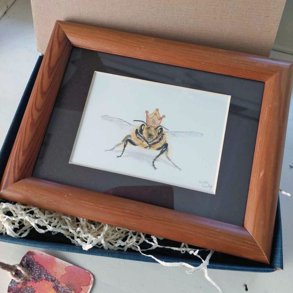 Monarch of the Hive: A Crowned Queen Bee Painting - Image 6