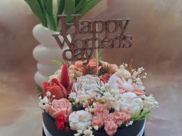 Women's Day candle bouquet circle box