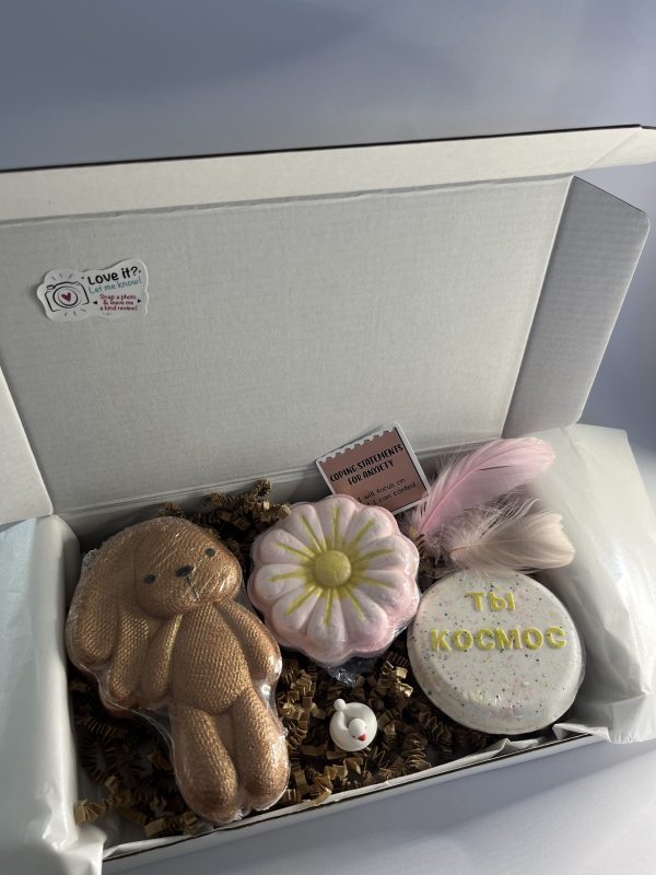 Box with three bath bomb