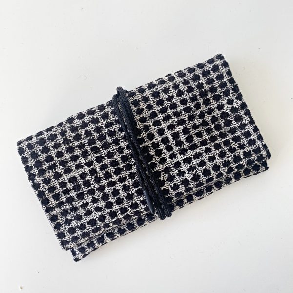 black and white tobacco pouch top
